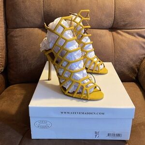 SOLD!!! 💥NEW Steve Madden Slithur Yellow Nubuck Leather Caged Heels 7